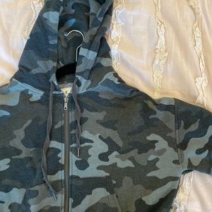 Aeropostale Camo Cropped Zip-Up Hoodie